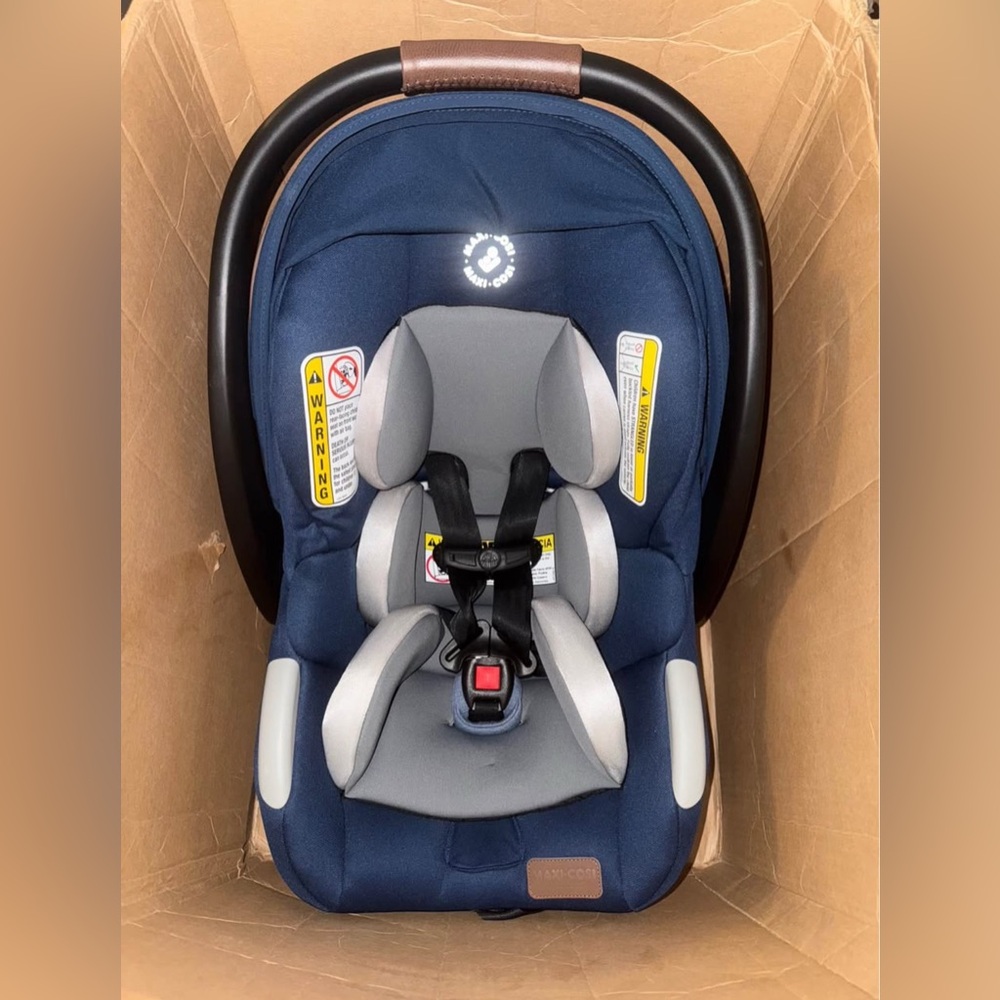 Maxi Cosi Mico Luxe Infant Car Seat with base